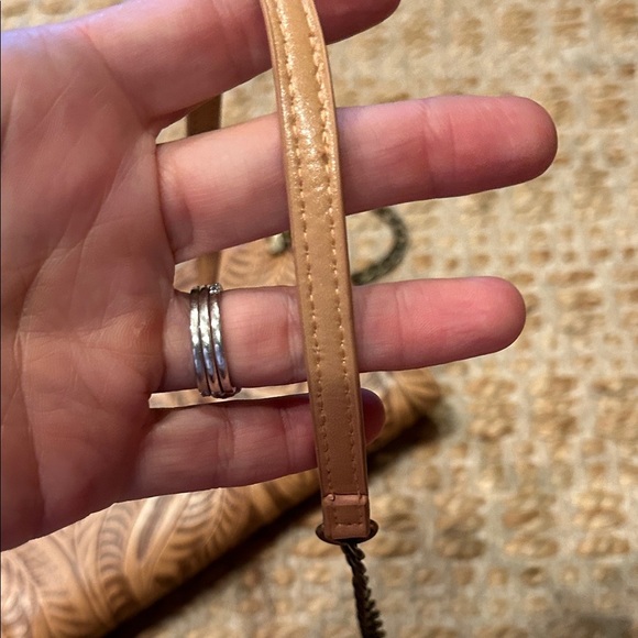 Elegant Tan Leather Women's Bag - Picture 12 of 12